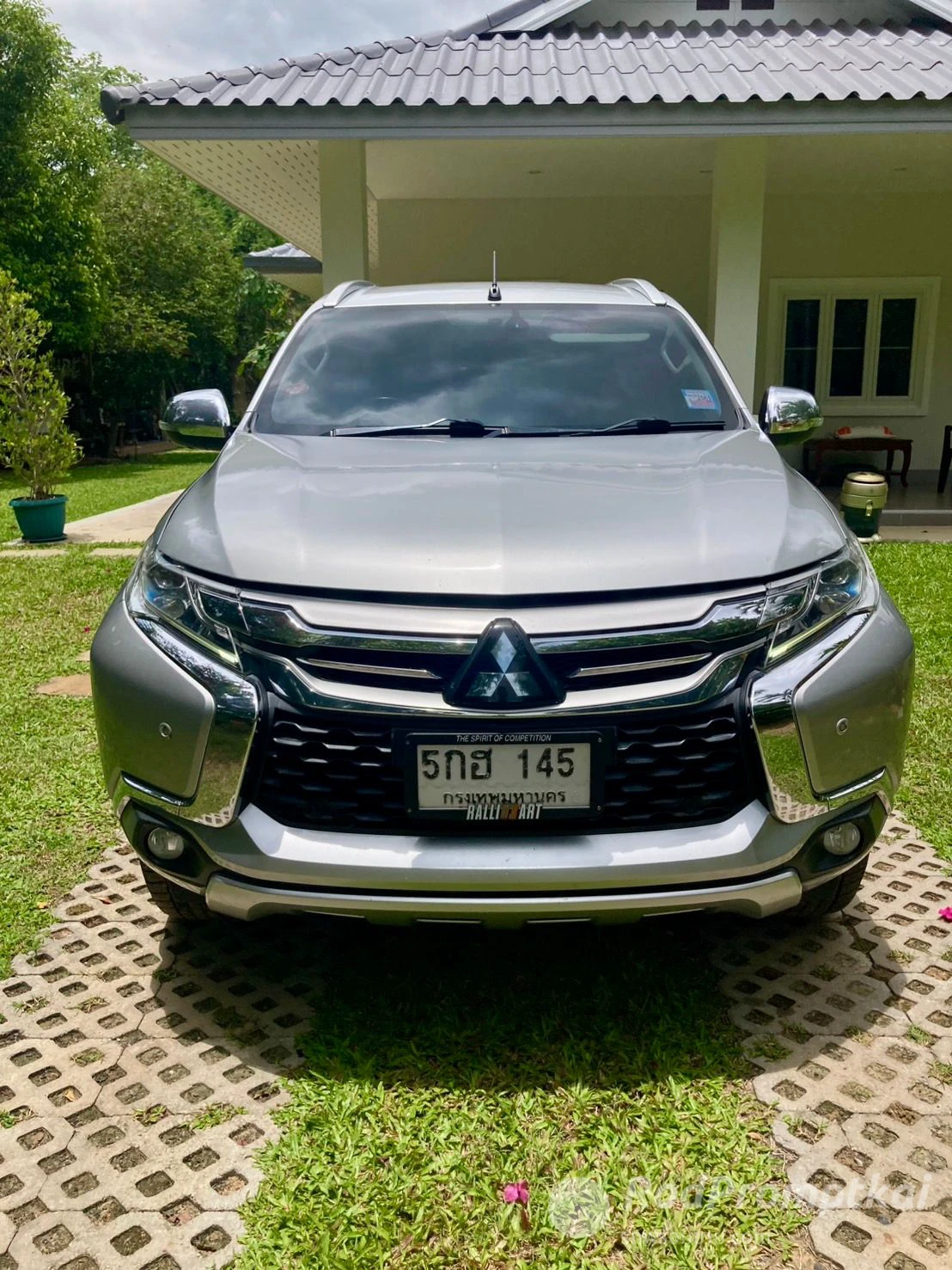MITSUBISHI PAJERO