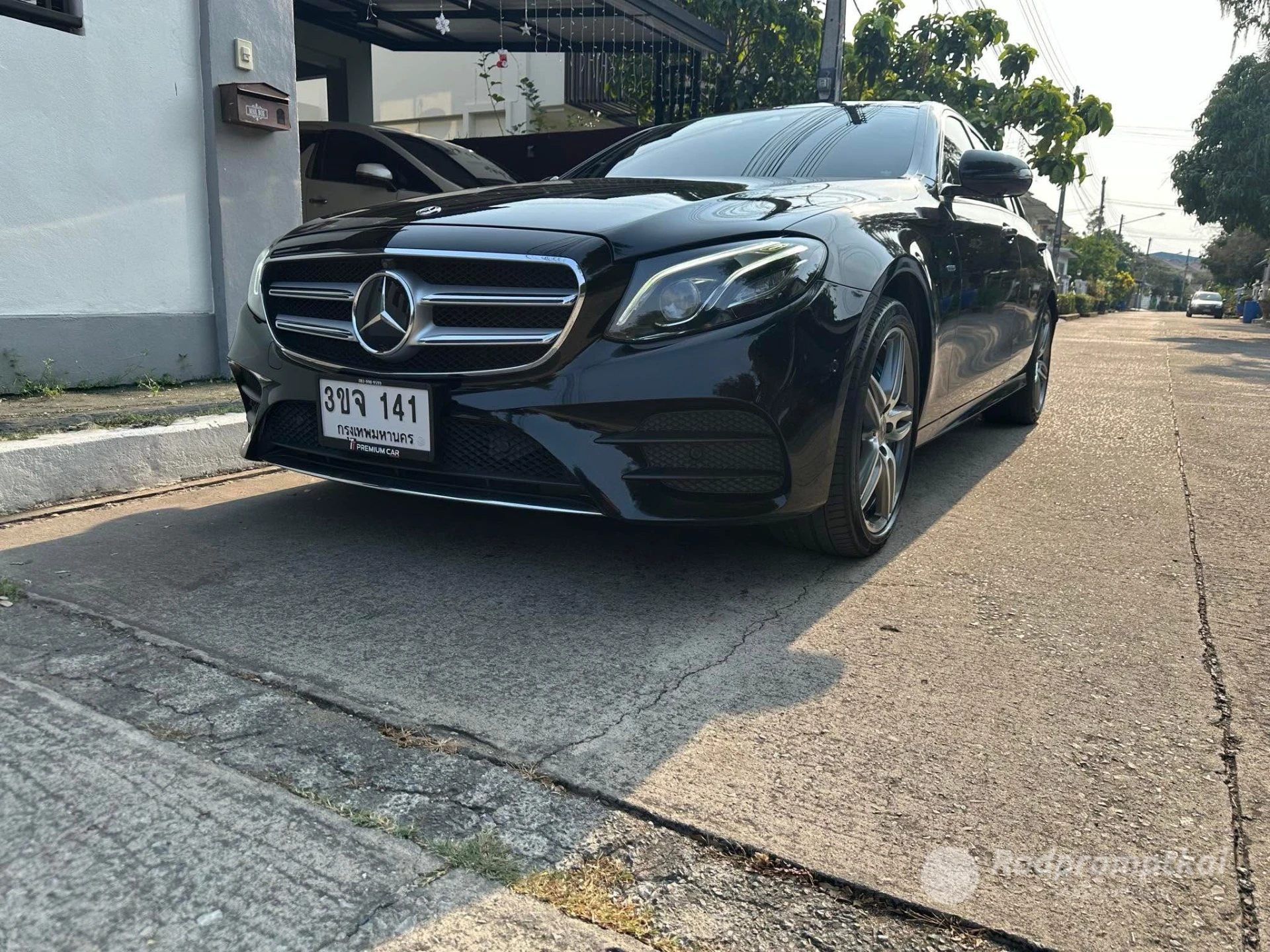 Mercedez-Benz E-CLASS