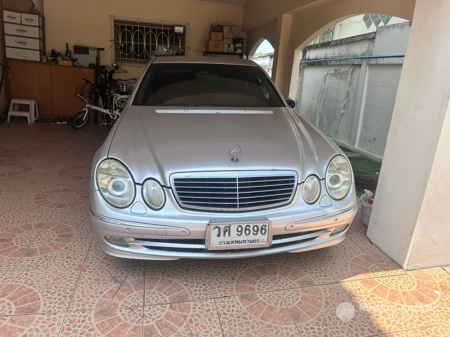 Mercedez-Benz E-CLASS