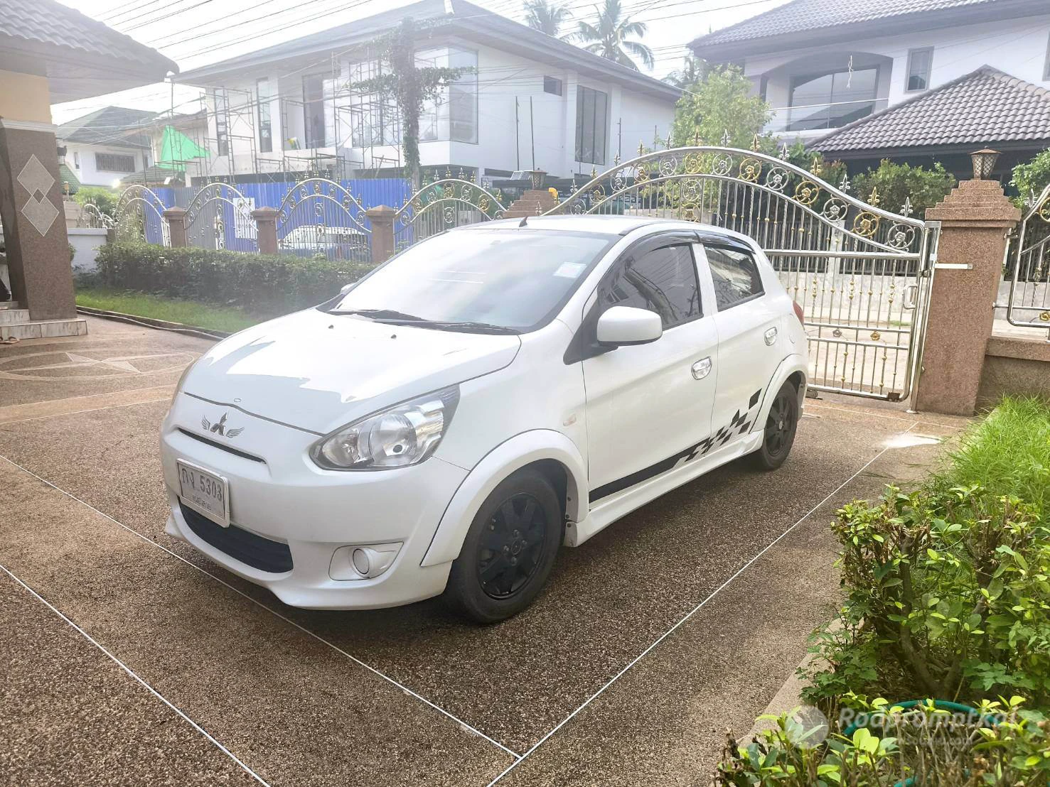 MITSUBISHI MIRAGE
