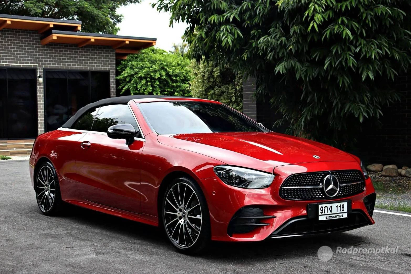 Mercedez-Benz E-CLASS