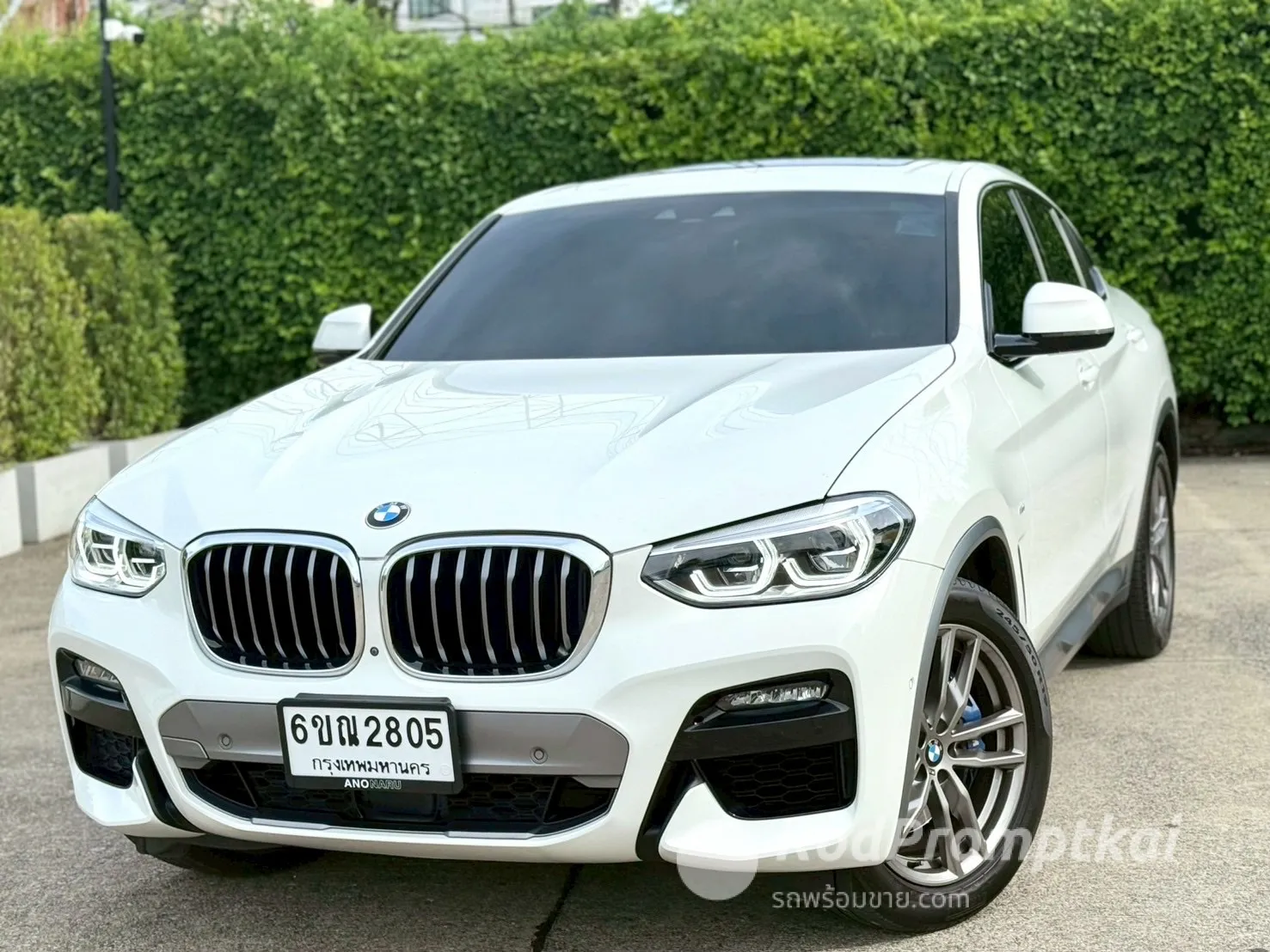 BMW x4 2.0d M sport สีขาว