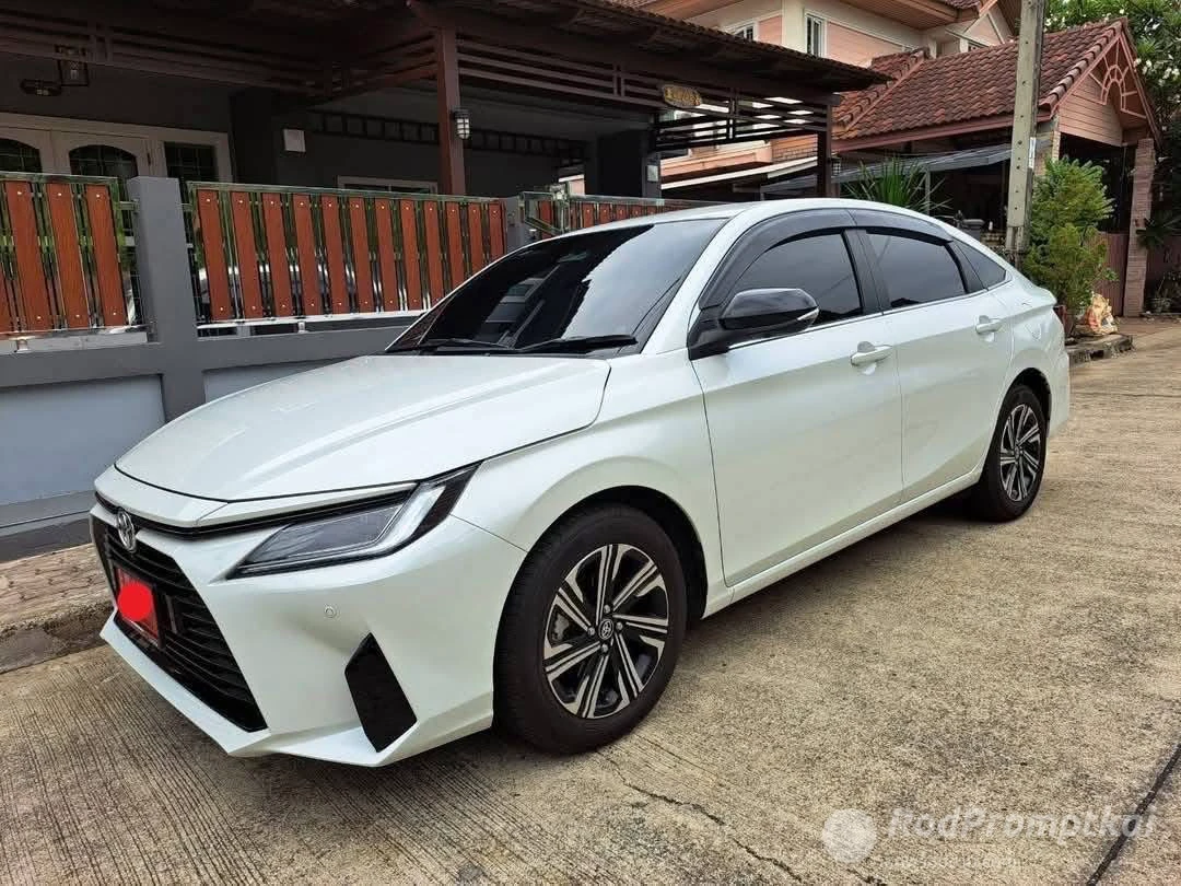 TOYOTA YARIS ATIV