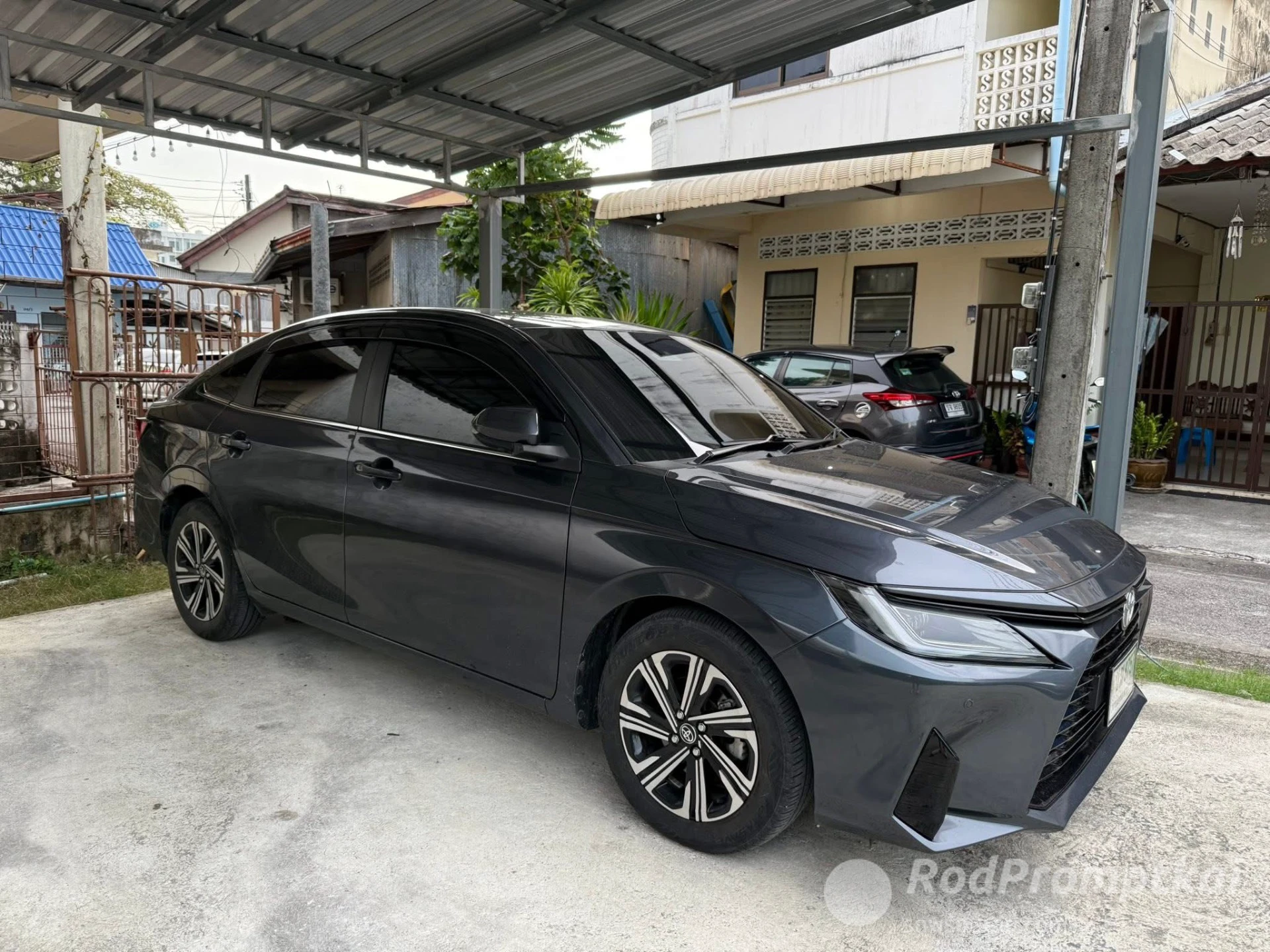 TOYOTA YARIS ATIV
