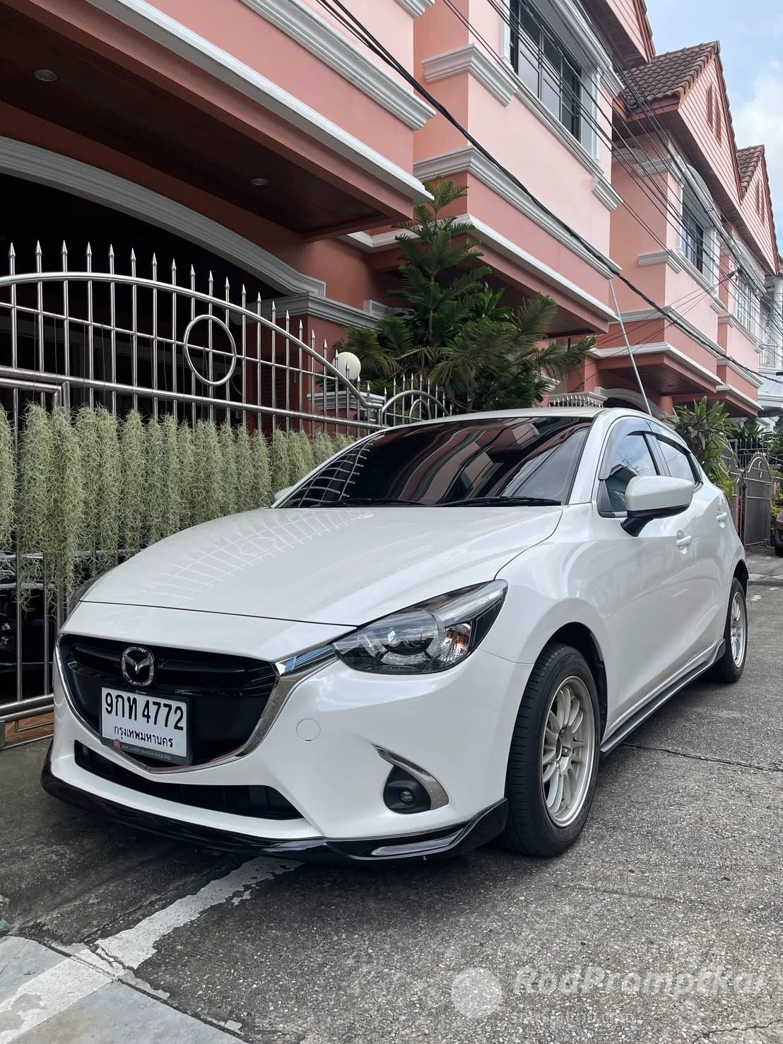 MAZDA 2
