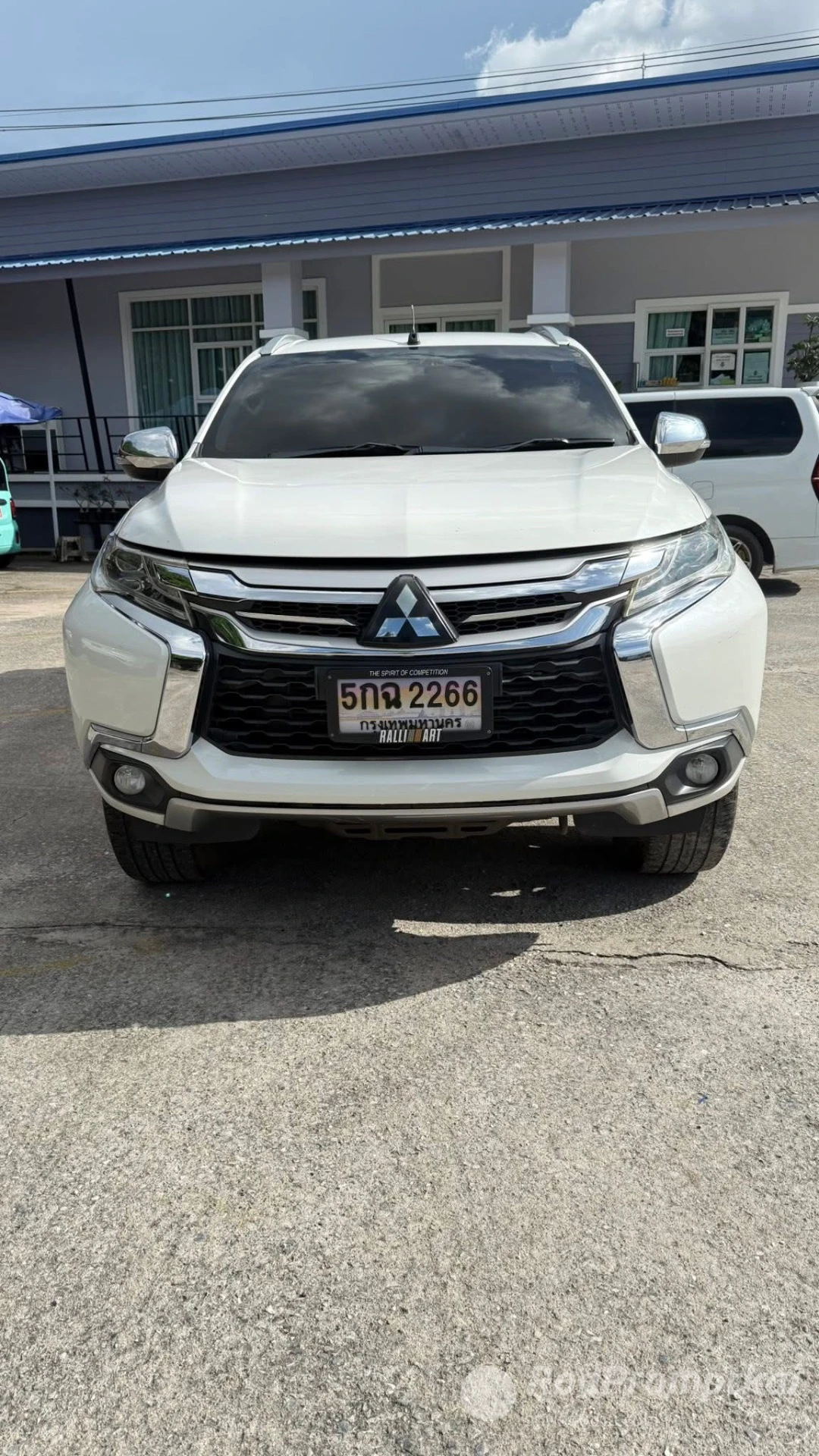 MITSUBISHI PAJERO