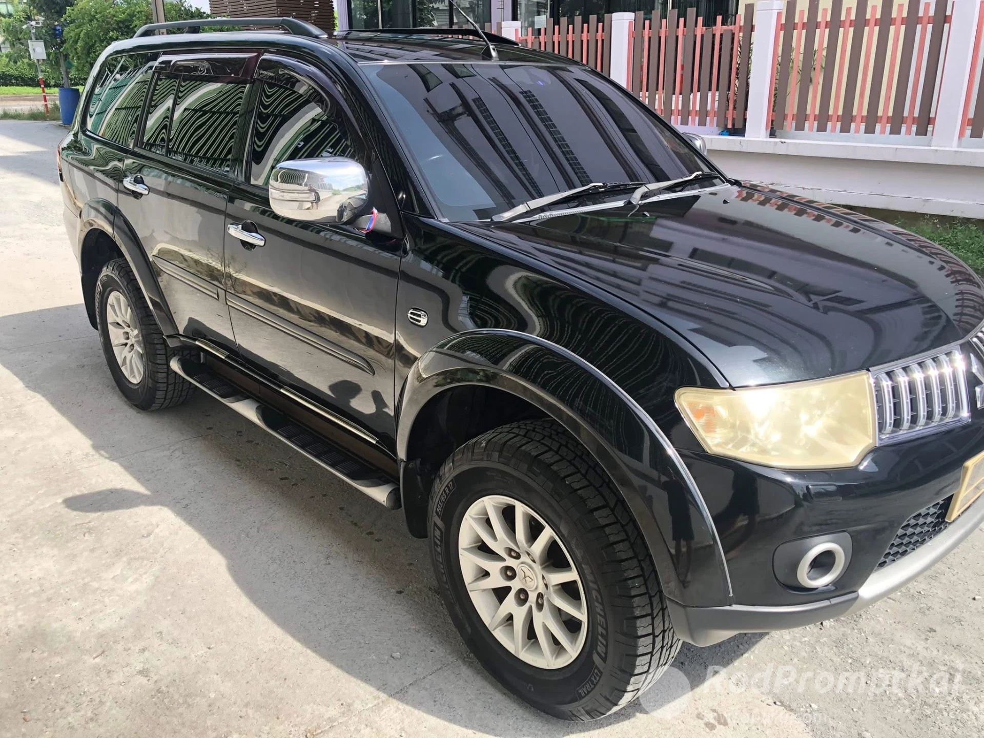 MITSUBISHI PAJERO