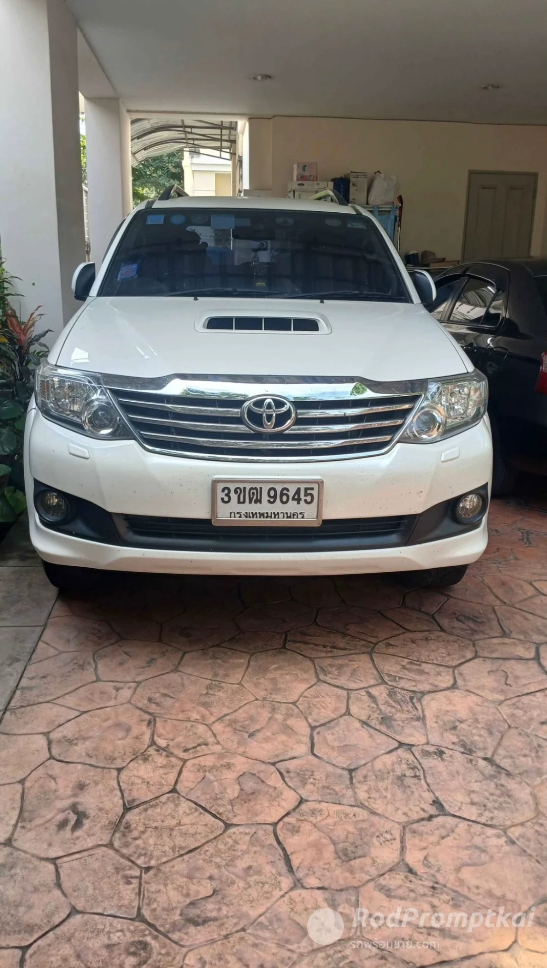 TOYOTA FORTUNER