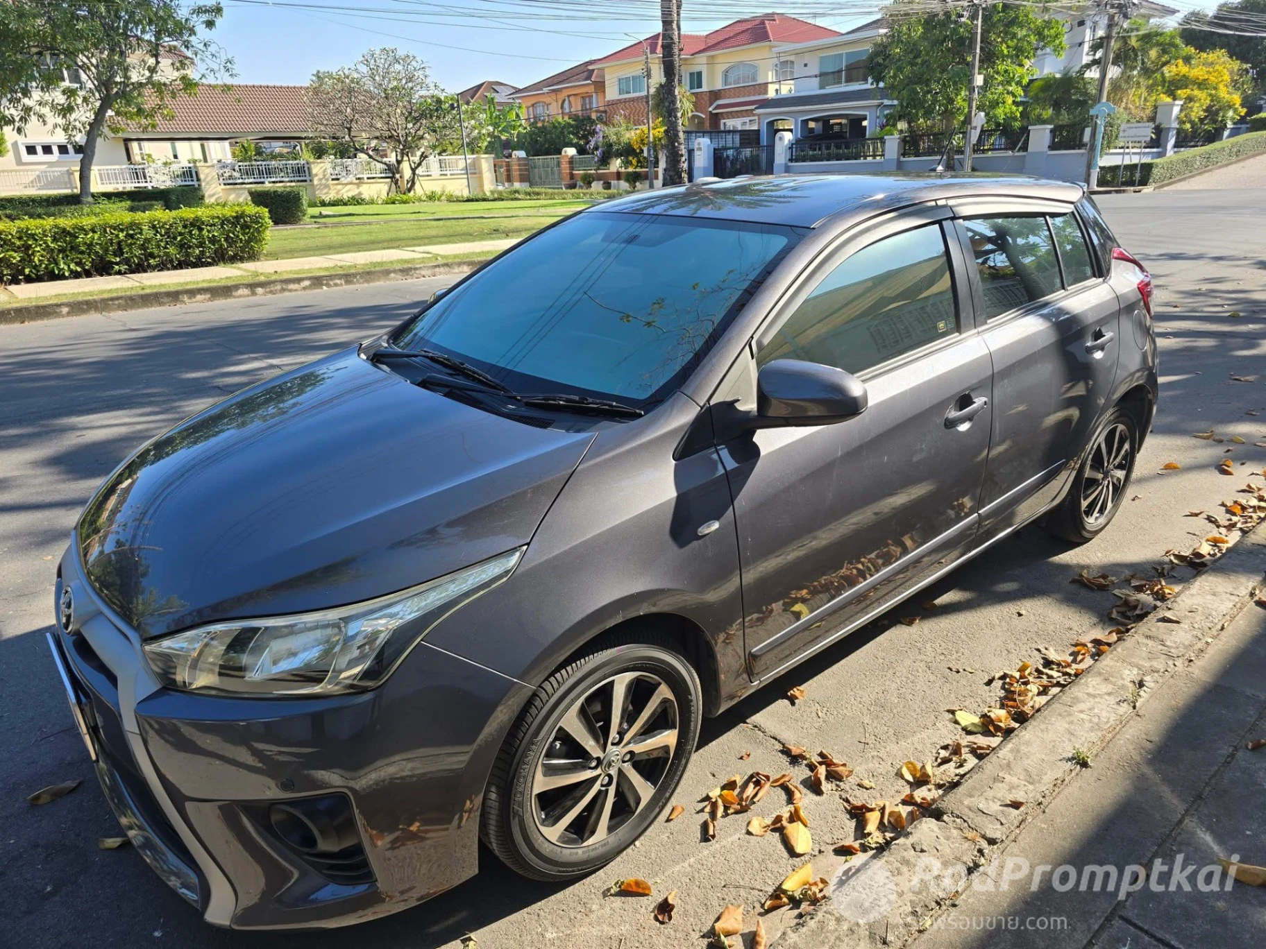 รถมีตำหนิ มีรอยนิดหน่อยรอบๆคัน เบาะหนังผู้ขับมีรอยฉีกขาดตามภาพ