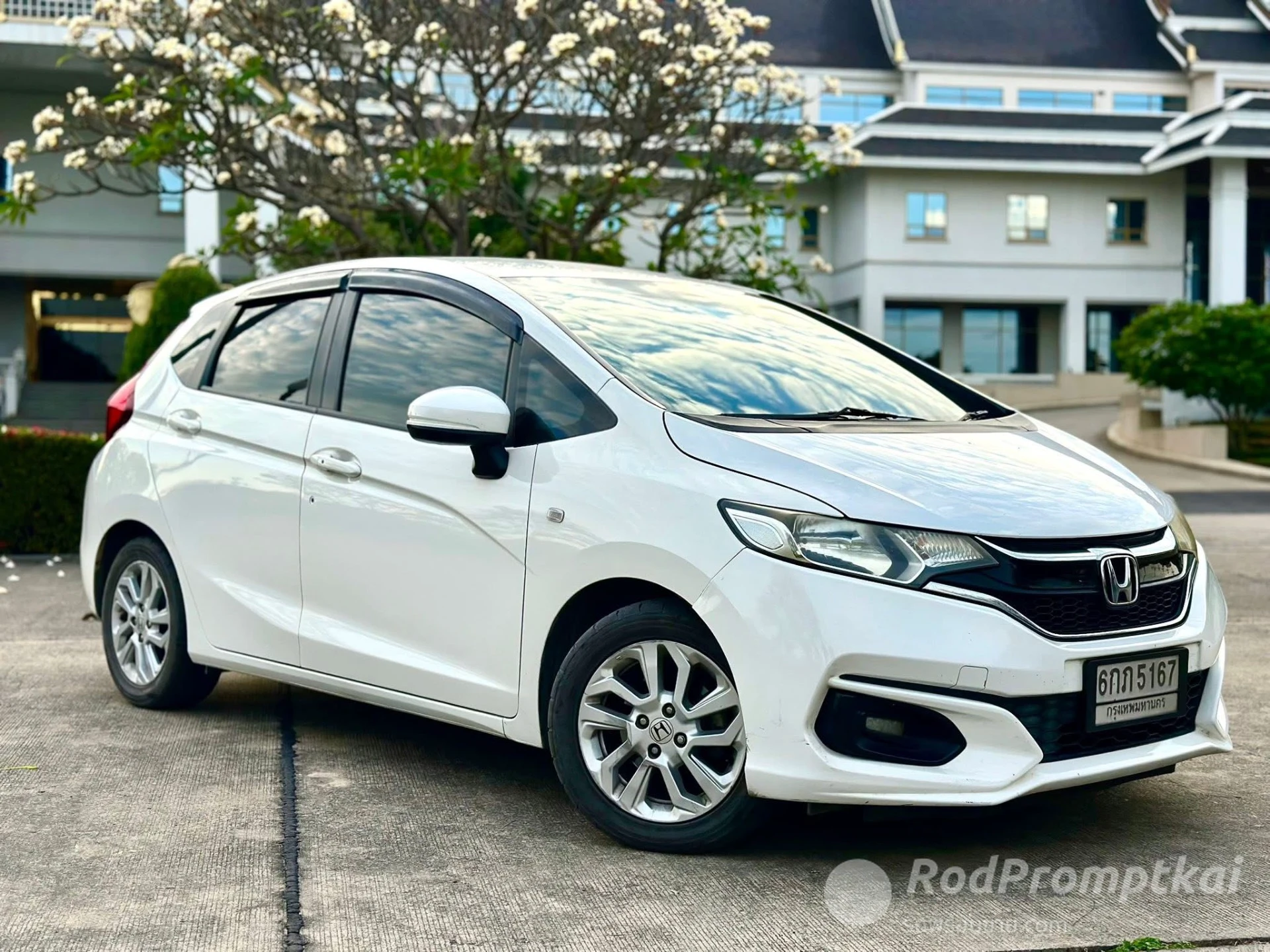 รถบ้านเจ้าของขายเองค่ะ HONDA JAZZ V 2017 สีขาว