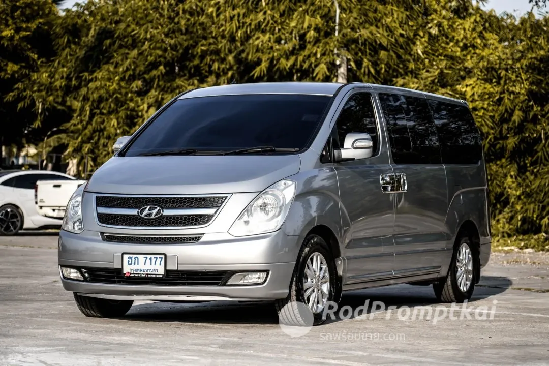 2013-hyundai-h-1-25-deluxe-bangkok-02965205