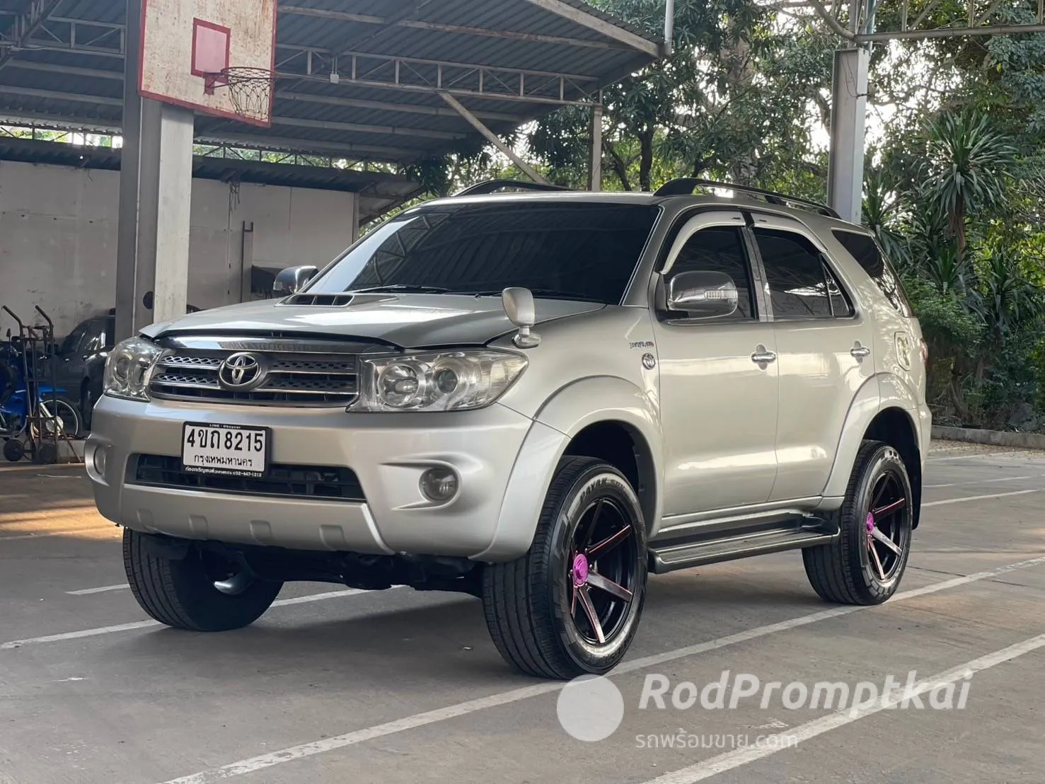 2009-toyota-fortuner-30-v-bangkok-03192811