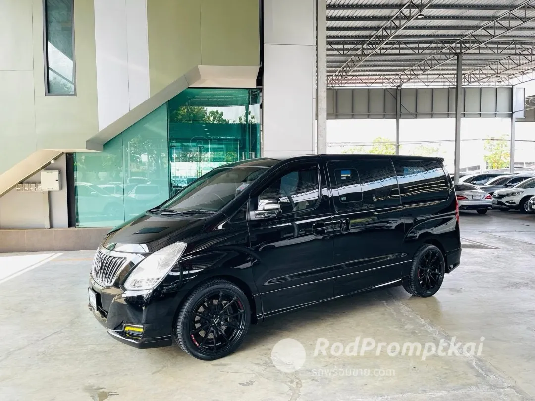 2017-hyundai-h-1-25-deluxe-bangkok-11-69473619