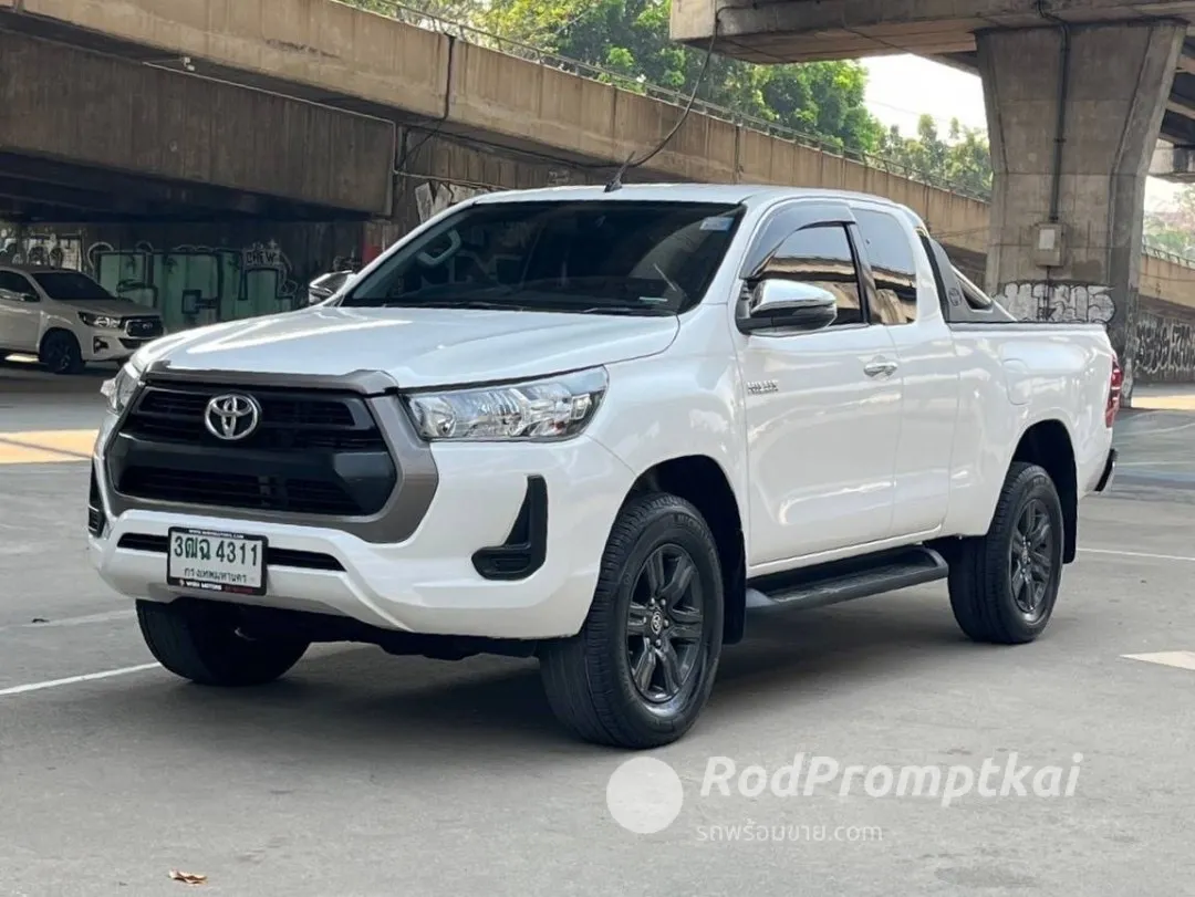 2021-toyota-hilux-revo-24-entry-prerunner-smart-cab-bangkok-90004601