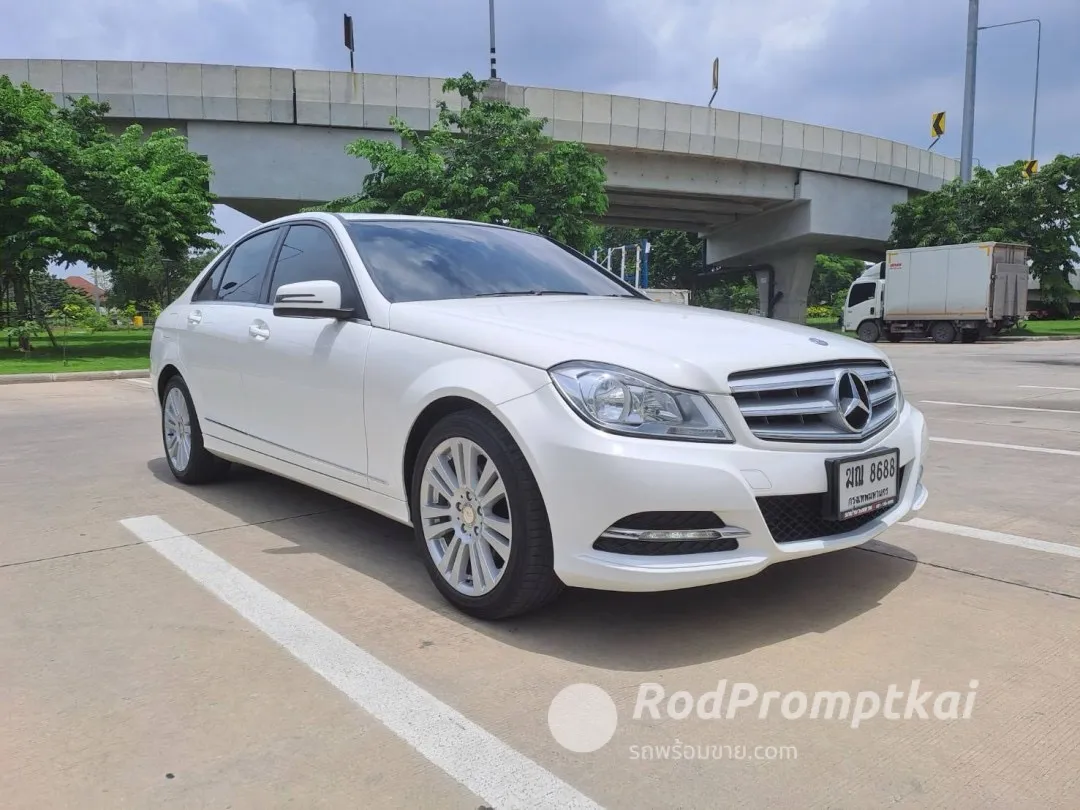 2013-mercedez-benz-c-class-c200-cgi-18-bangkok-76925339