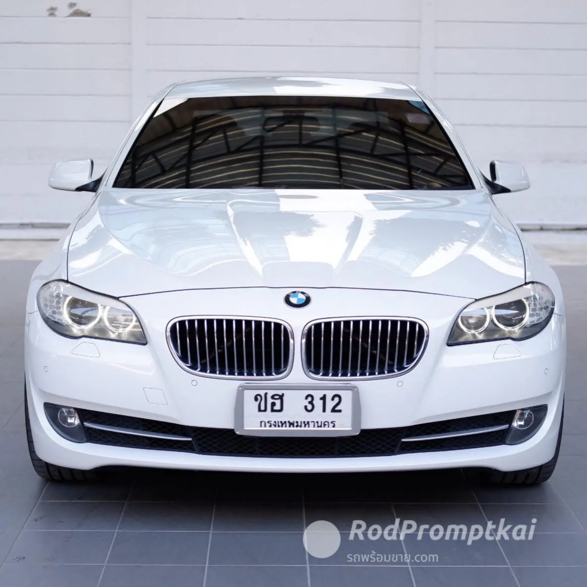 2011-bmw-series-5-523i-highline-bangkok-04435340