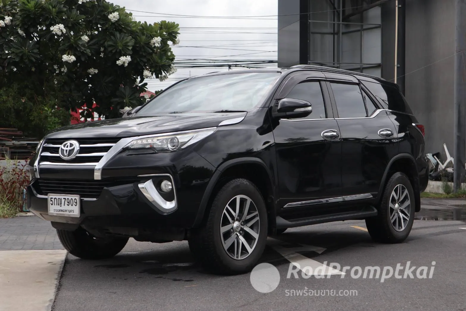 2015-toyota-fortuner-28-v-4wd-bangkok-08450919