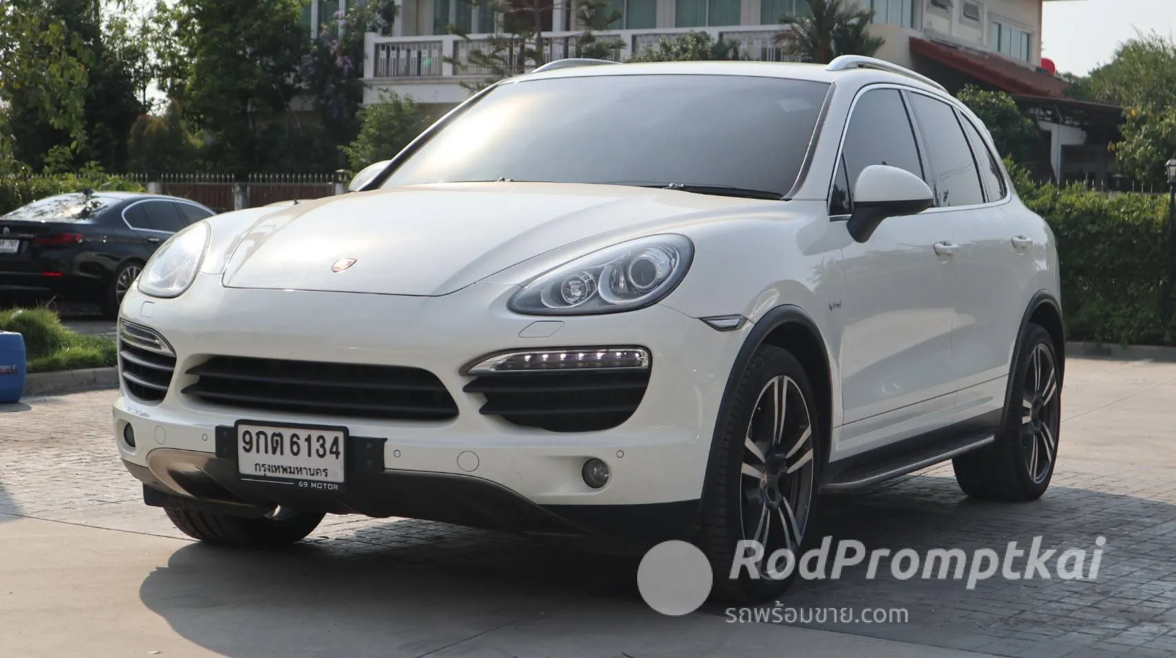 2011-porsche-cayenne-30-s-hybrid-bangkok-82553969