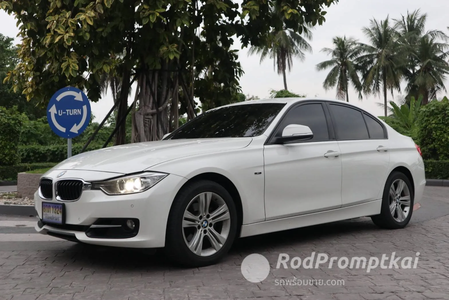 2014-bmw-series-3-320i-sport-bangkok-49157838