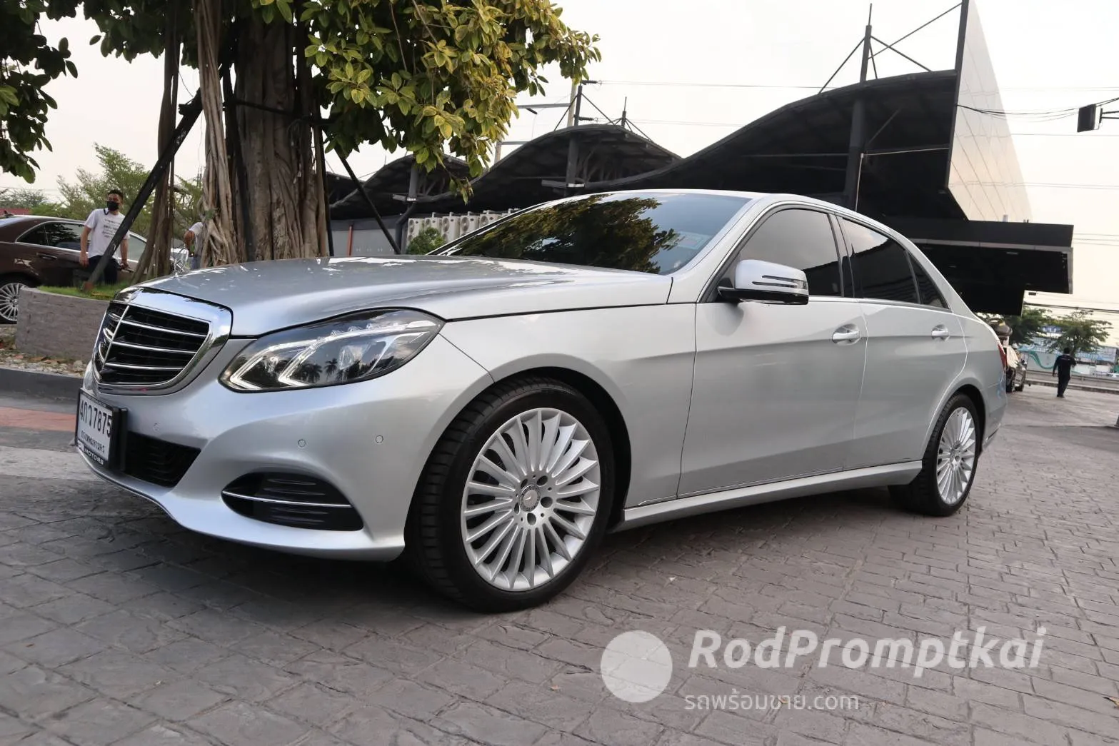 2015-mercedez-benz-e-class-e300-21-exclusive-blue-tec-hybrid-bangkok-93425612