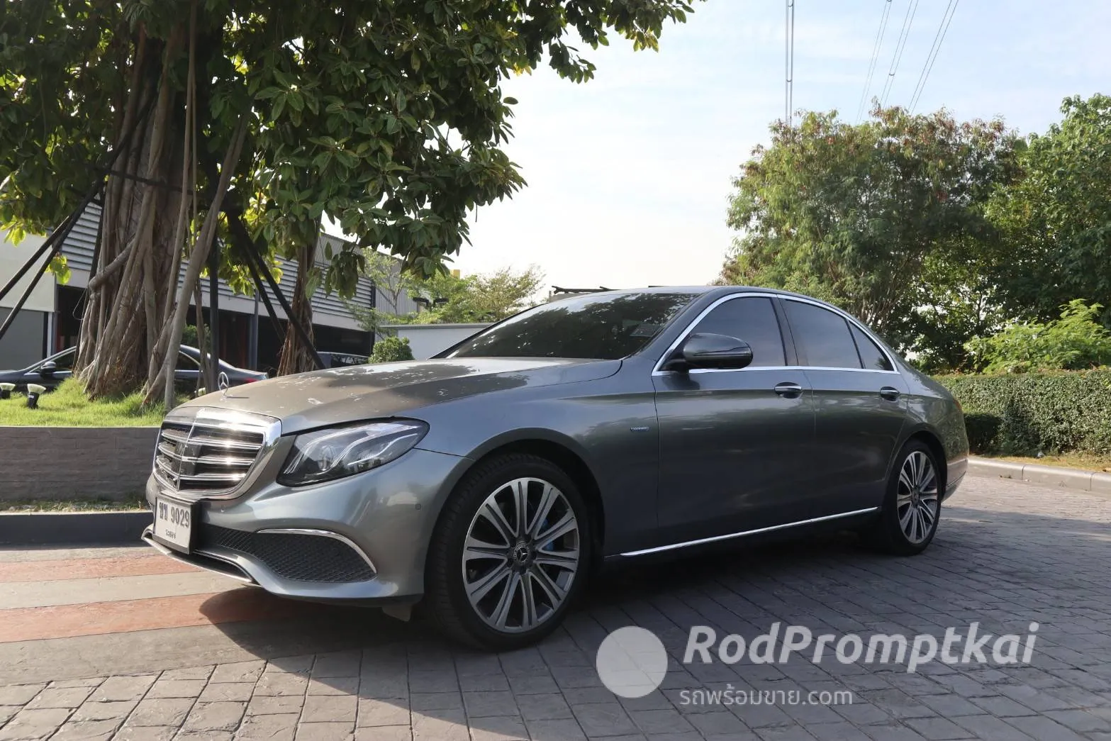 2017-mercedez-benz-e-class-e300e-20-exclusive-bangkok-97300879