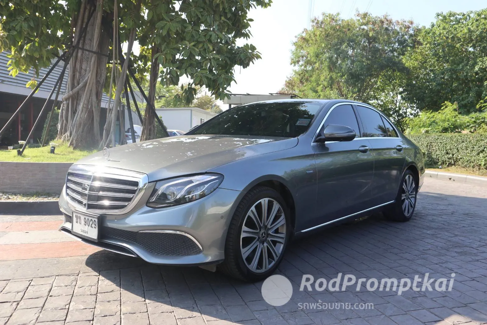 2017-mercedez-benz-e-class-e350e-20-exclusive-bangkok-00271223