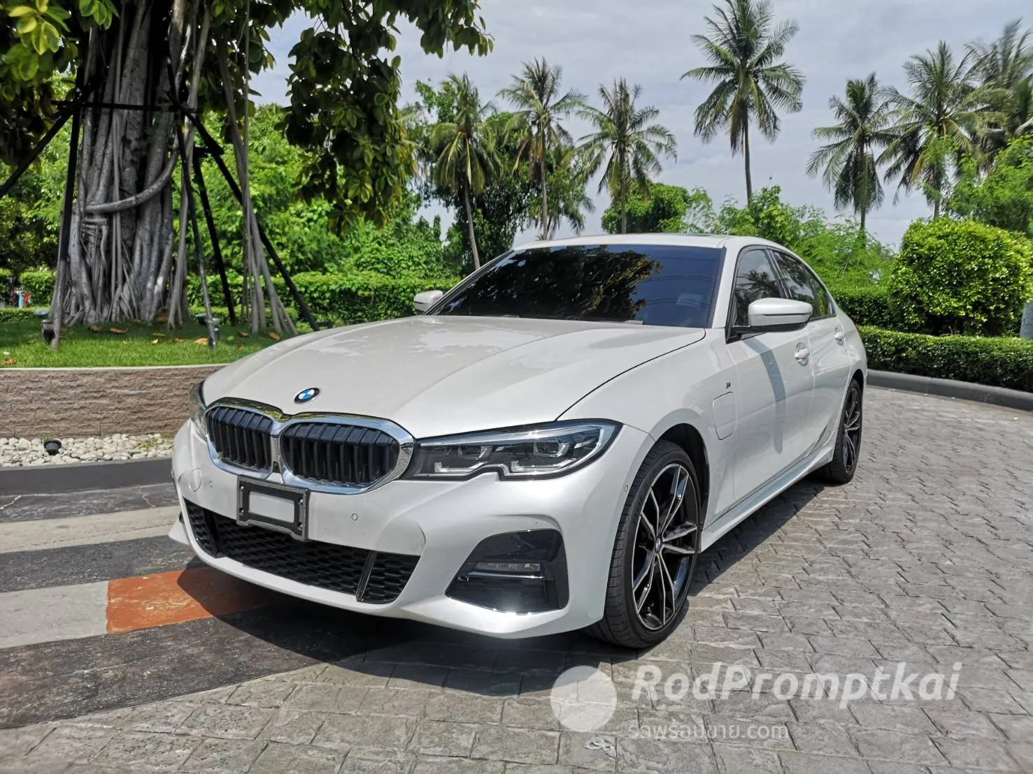 2021-bmw-series-3-330e-m-sport-bangkok-42556836