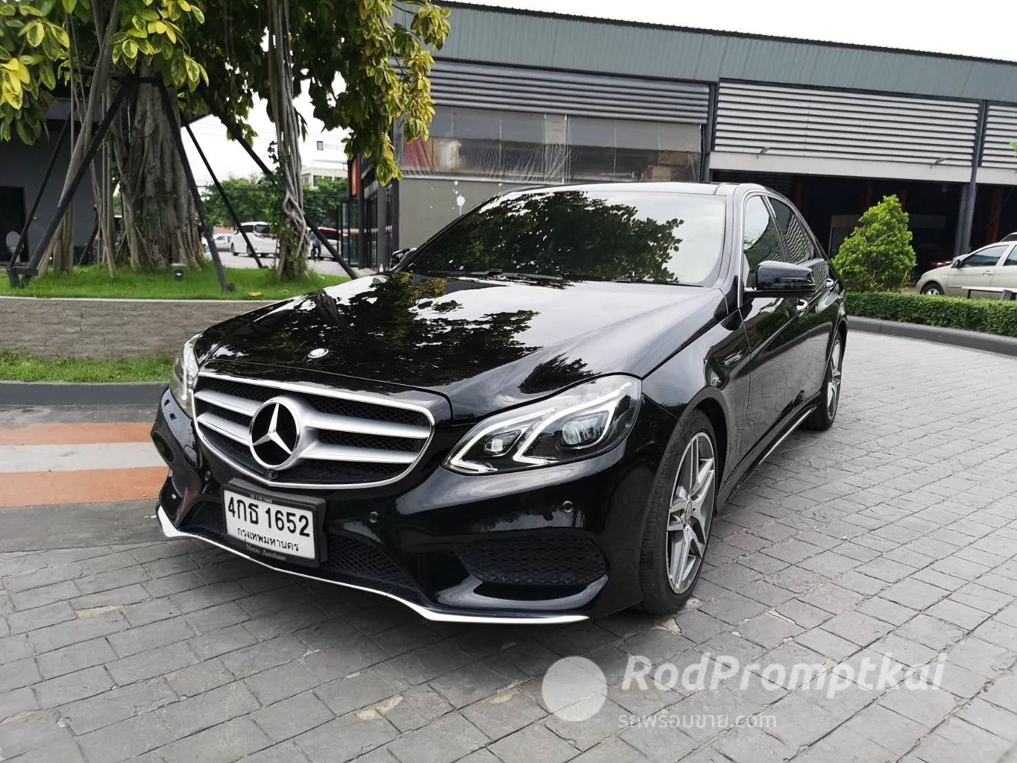 2015-mercedez-benz-e-class-e300-21-amg-dynamic-blue-tec-hybrid-bangkok-43306996