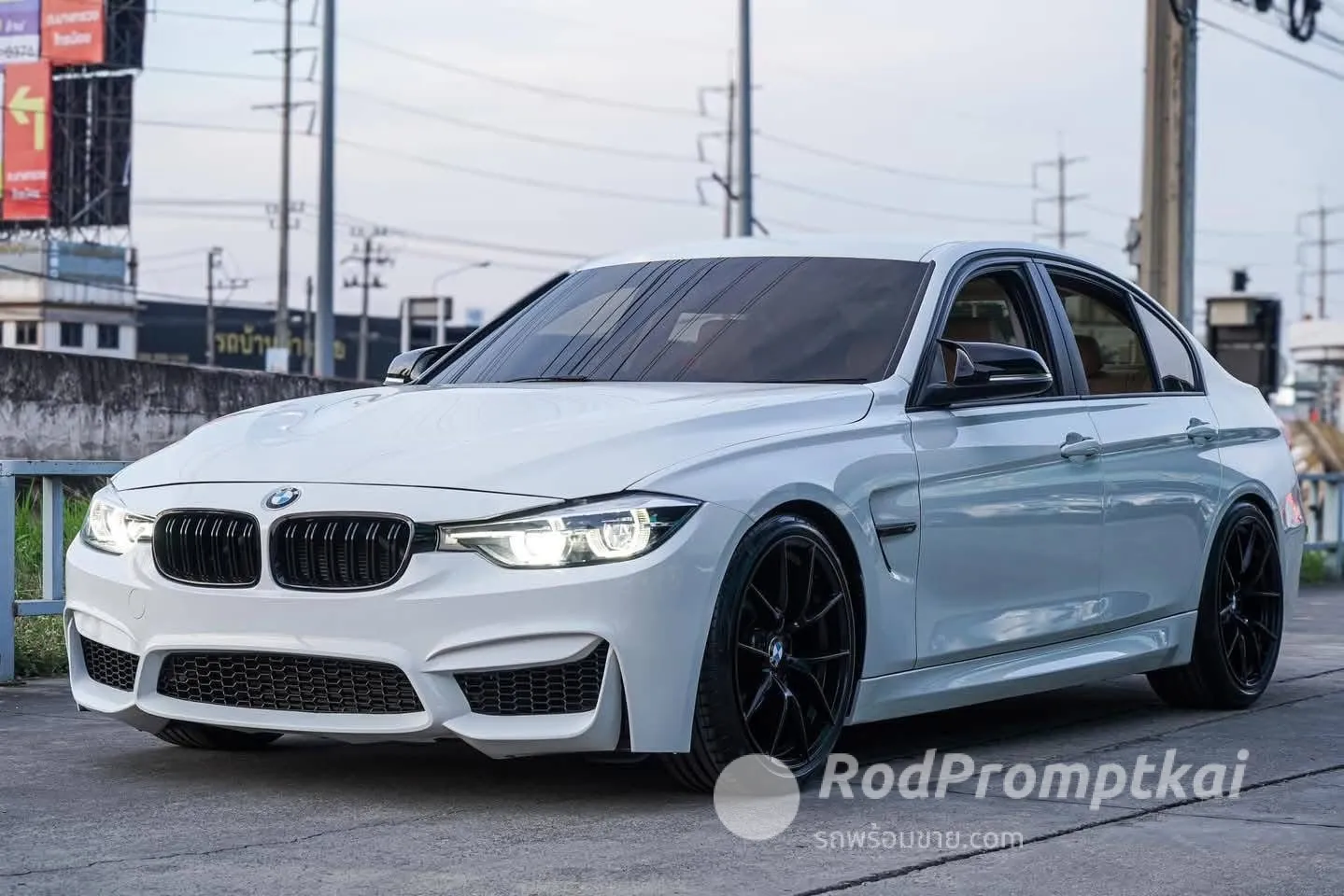 2014-bmw-series-3-320i-bangkok-94088659