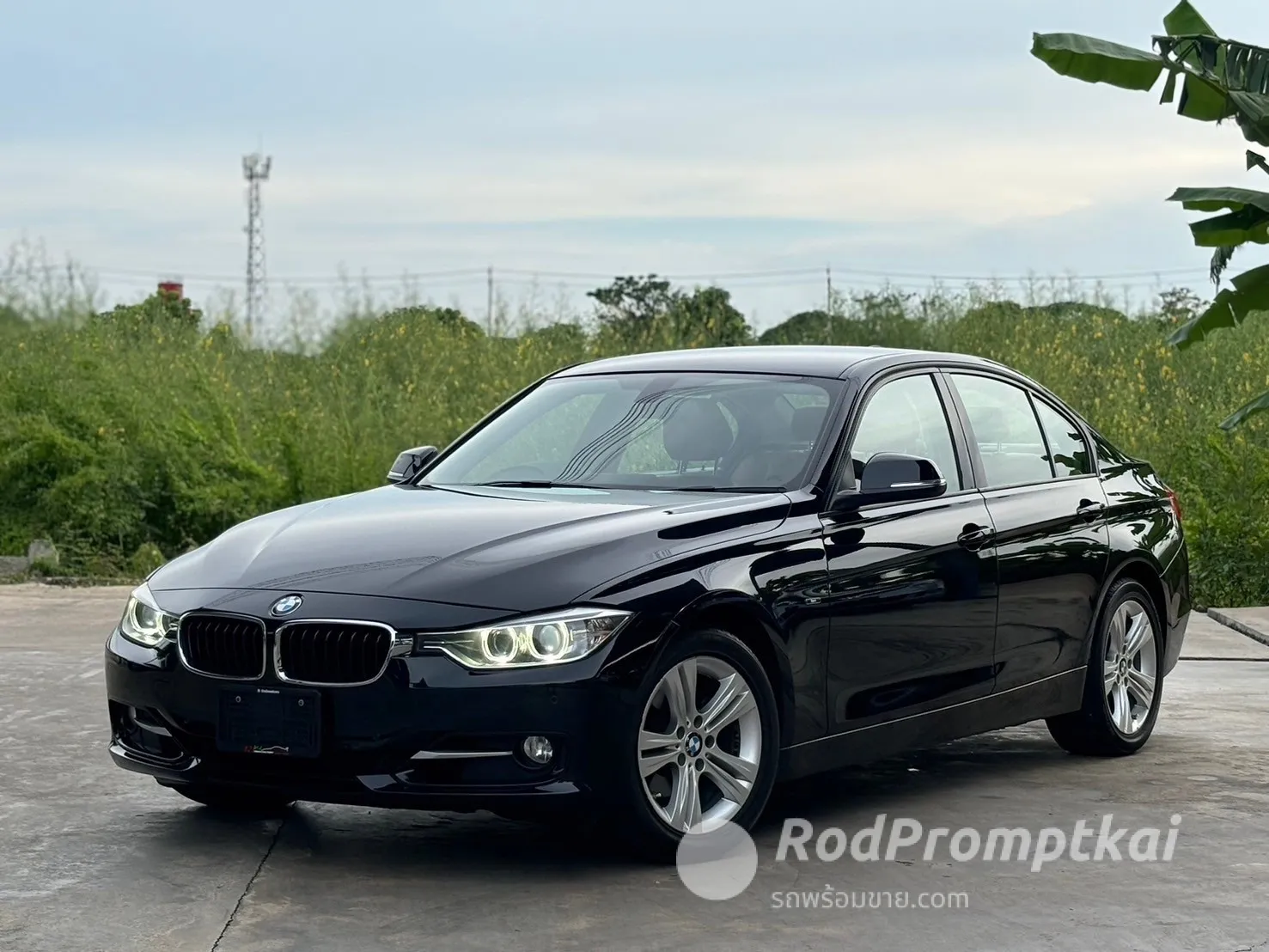 2014-bmw-series-3-320i-bangkok-24299734