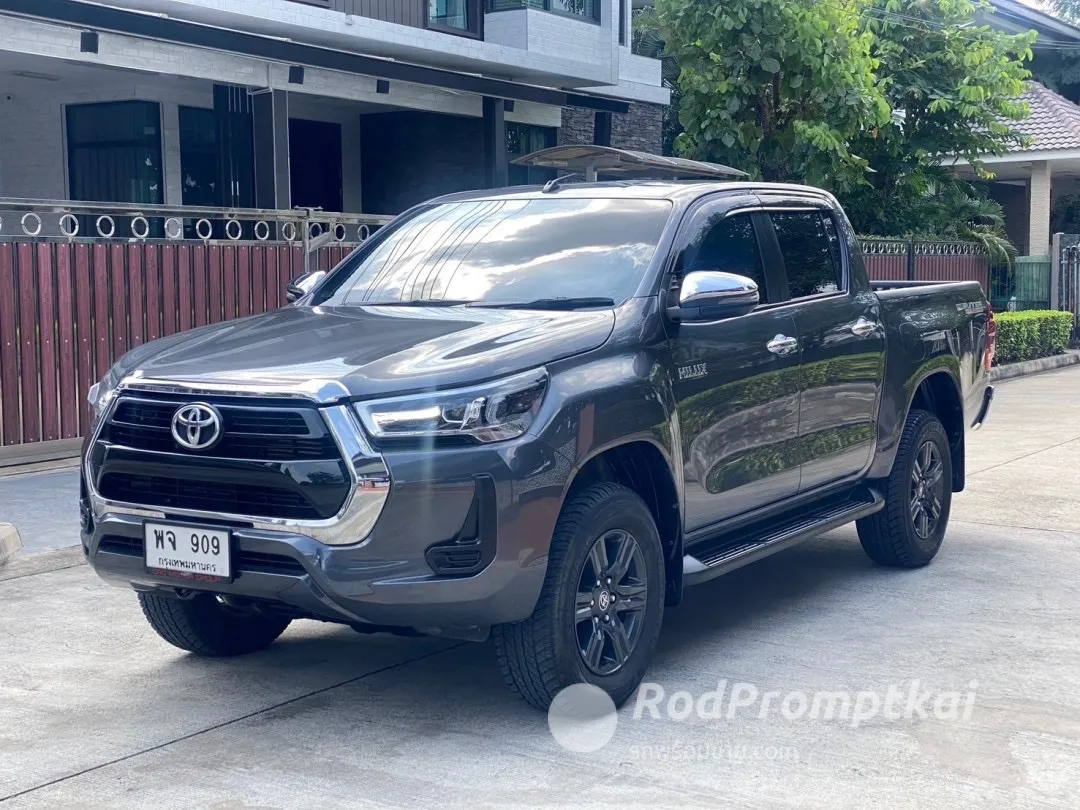 2022-toyota-hilux-revo-24-e-prerunner-double-cab-bangkok-83835463