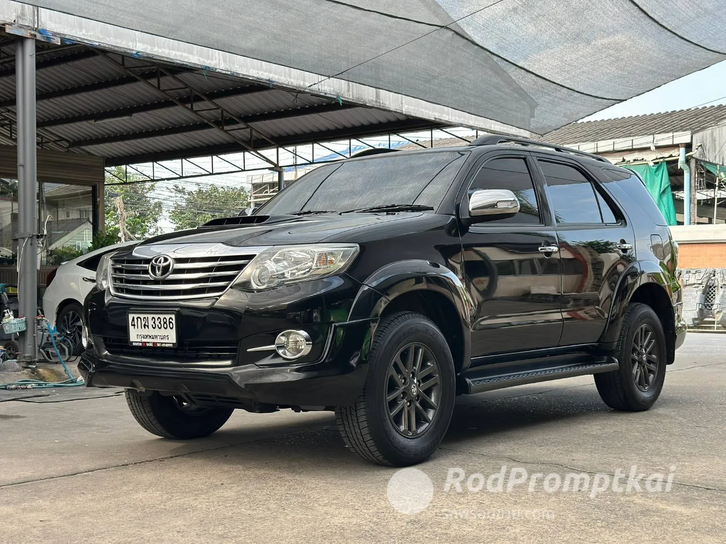 2015-toyota-fortuner-25-v-bangkok-01865940