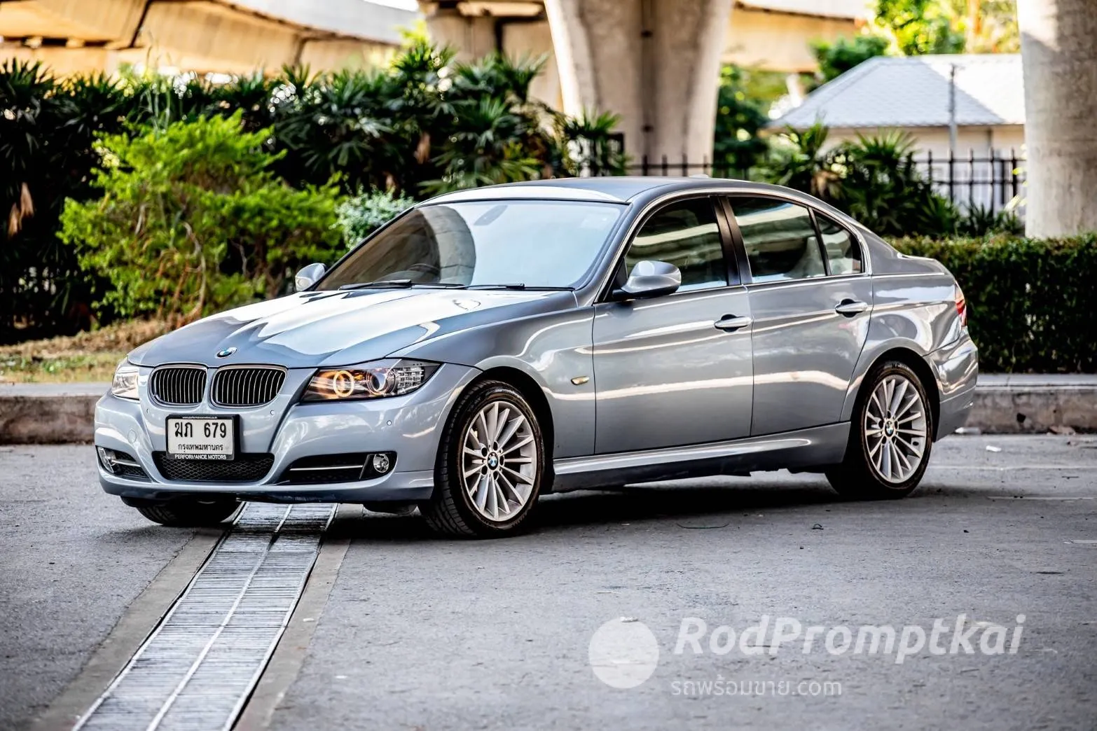 2011-bmw-series-3-320d-bangkok-12145600