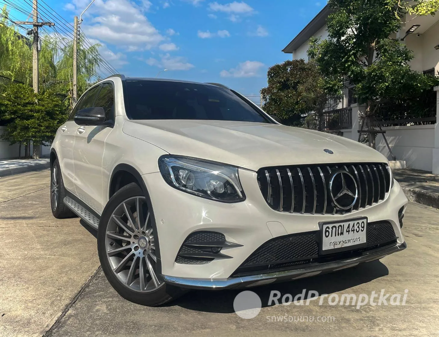 2017-mercedez-benz-glc-class-220d-20-4matic-amg-dynamic-4wd-bangkok-87045209