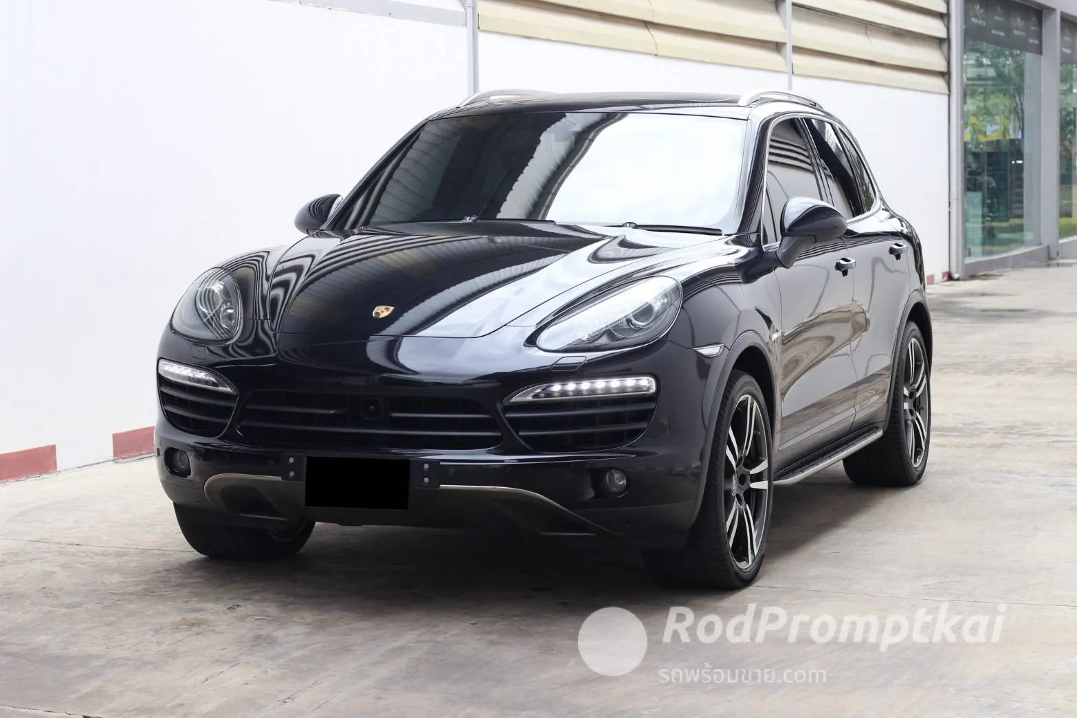 2014-porsche-cayenne-30-s-hybrid-bangkok-56059364