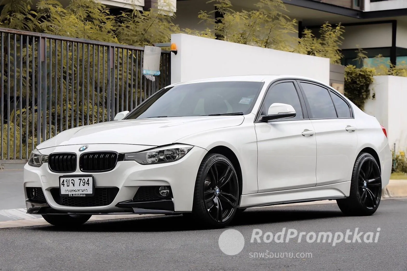 2013-bmw-series-3-320i-m-sport-bangkok-46095399