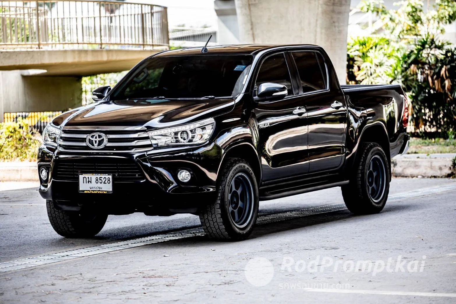 2017-toyota-hilux-revo-24-e-prerunner-double-cab-bangkok-56653525