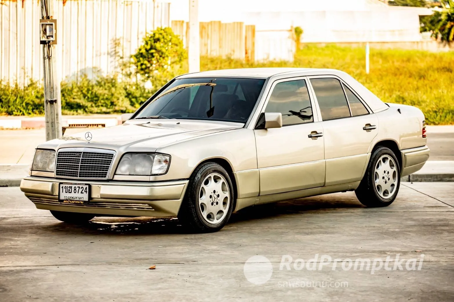 1995-mercedez-benz-e-class-e220-22-bangkok-16396240