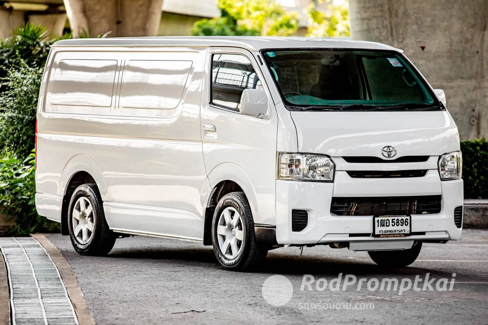 2016-toyota-hiace-30-economy-bangkok-18770608