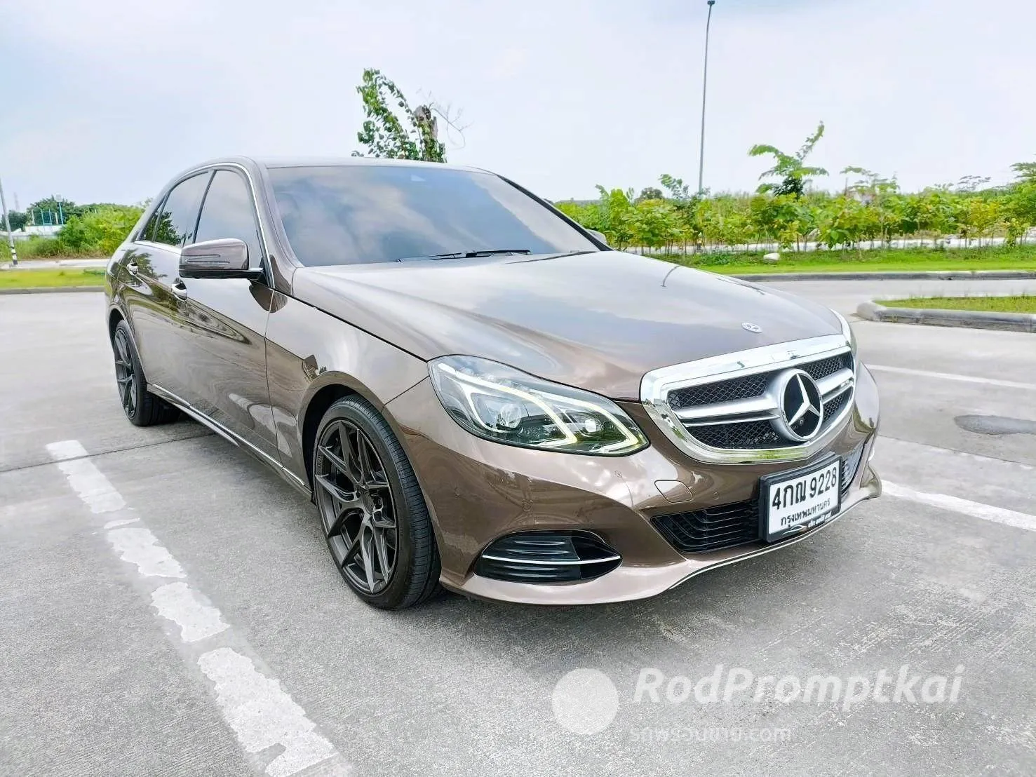 2015-mercedez-benz-e-class-e300-21-bluetec-hybrid-bangkok-23244386