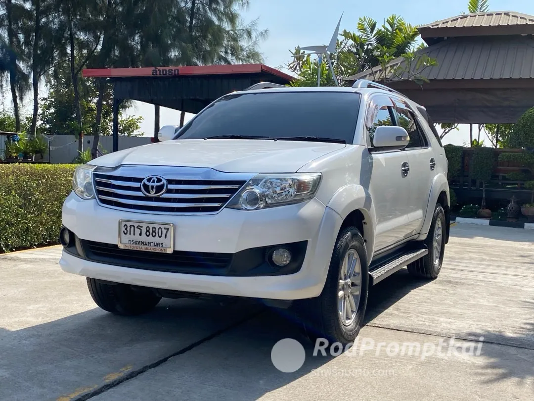 2014-toyota-fortuner-27-v-bangkok-96020504