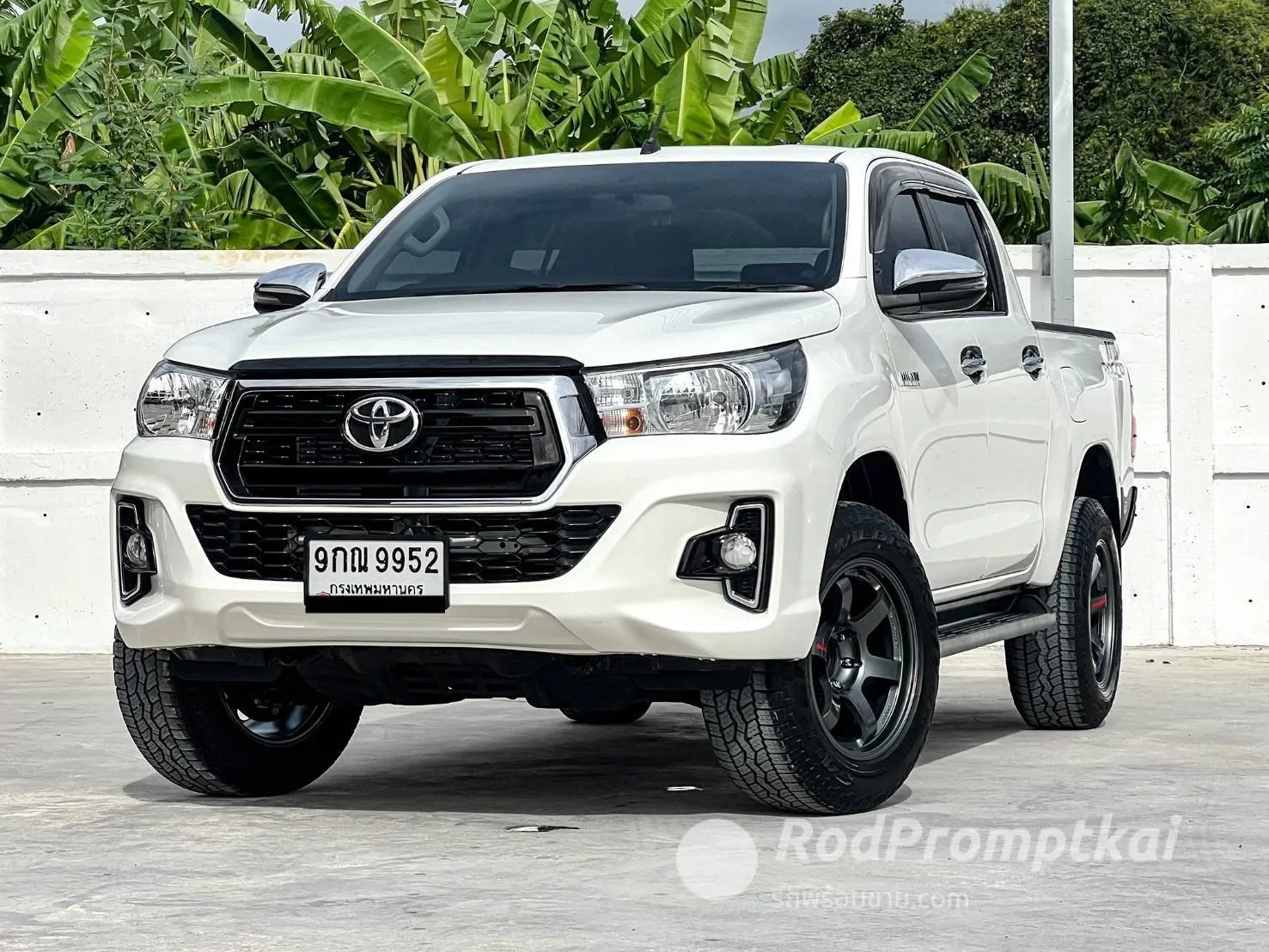 2019-toyota-hilux-revo-24-e-prerunner-double-cab-bangkok-26802243