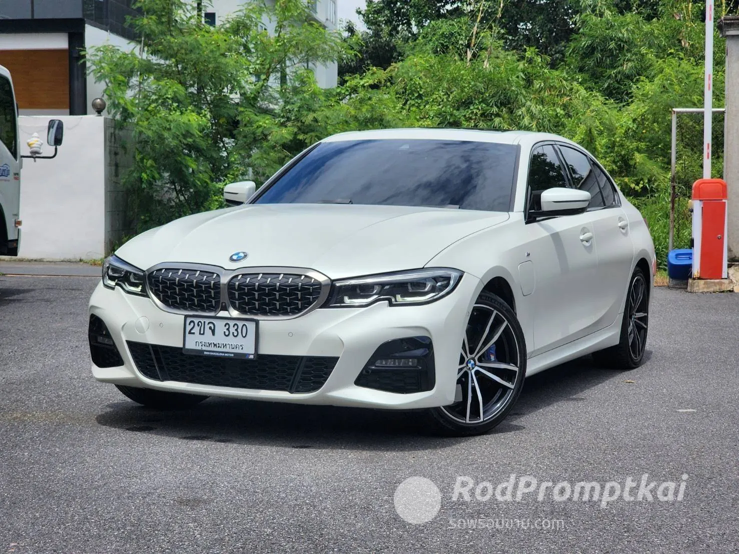 2020-bmw-series-3-330e-m-sport-bangkok-46283125