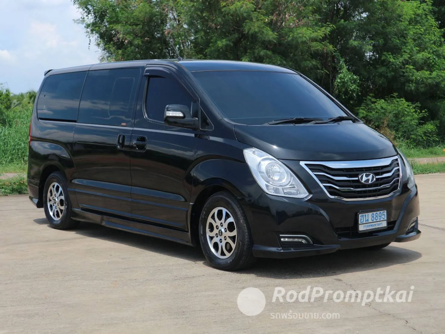 2011-hyundai-h-1-25-deluxe-bangkok-98961112