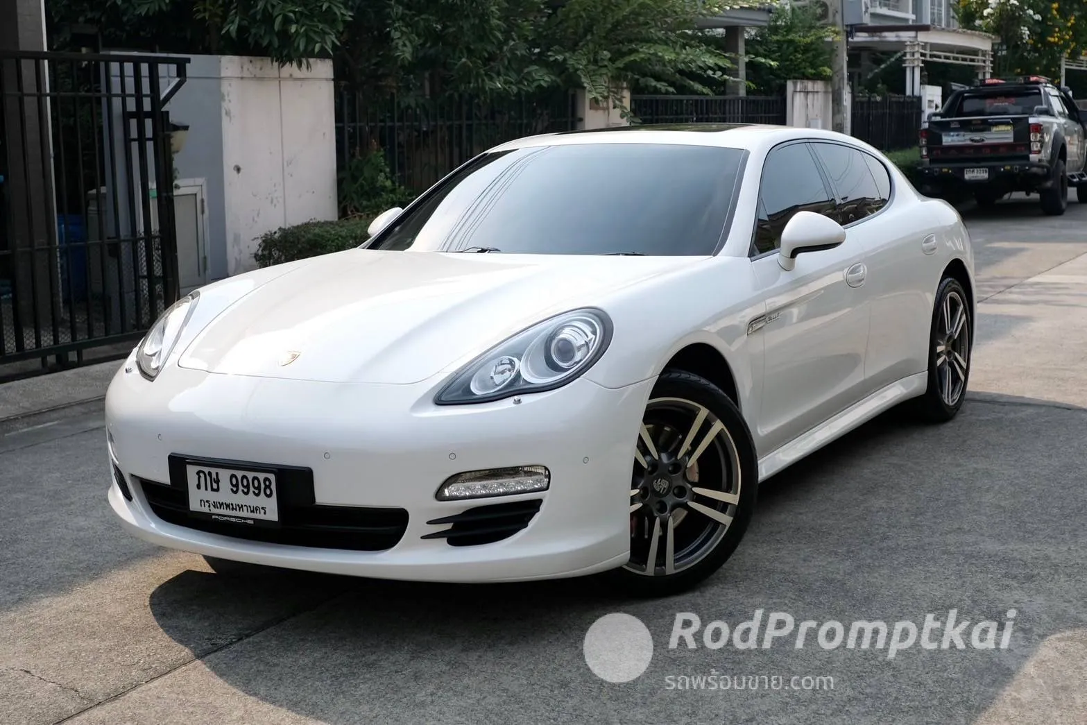 2013-porsche-panamera-3-bangkok-92998364