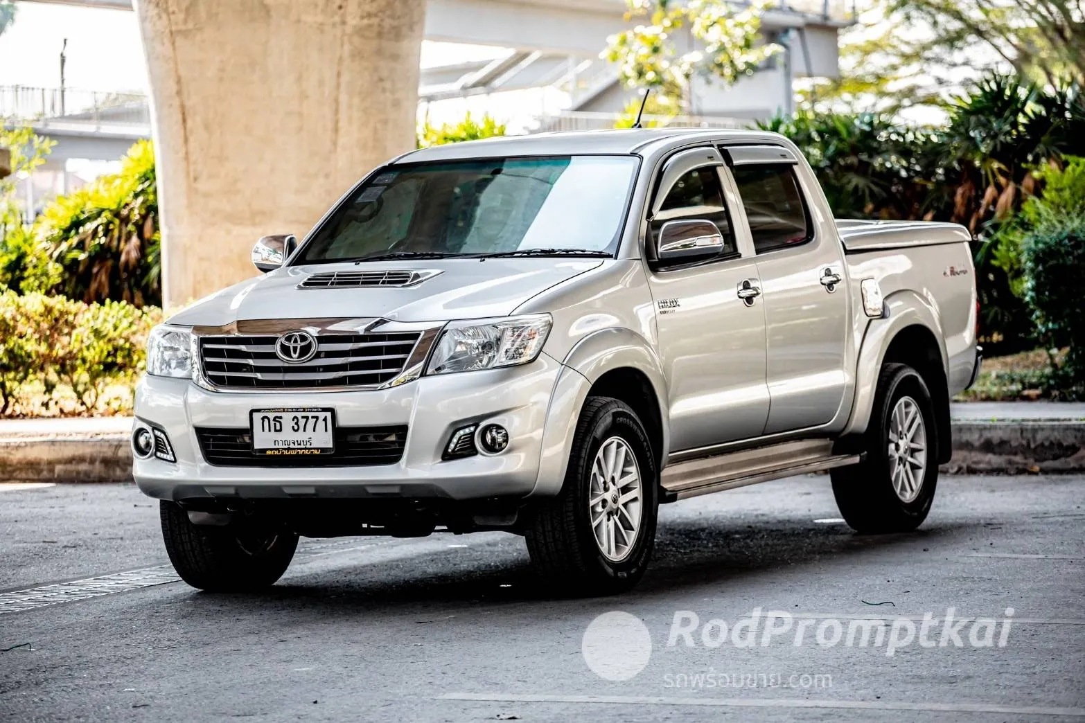 2015-toyota-hilux-vigo-25-e-prerunner-double-cab-bangkok-04440923