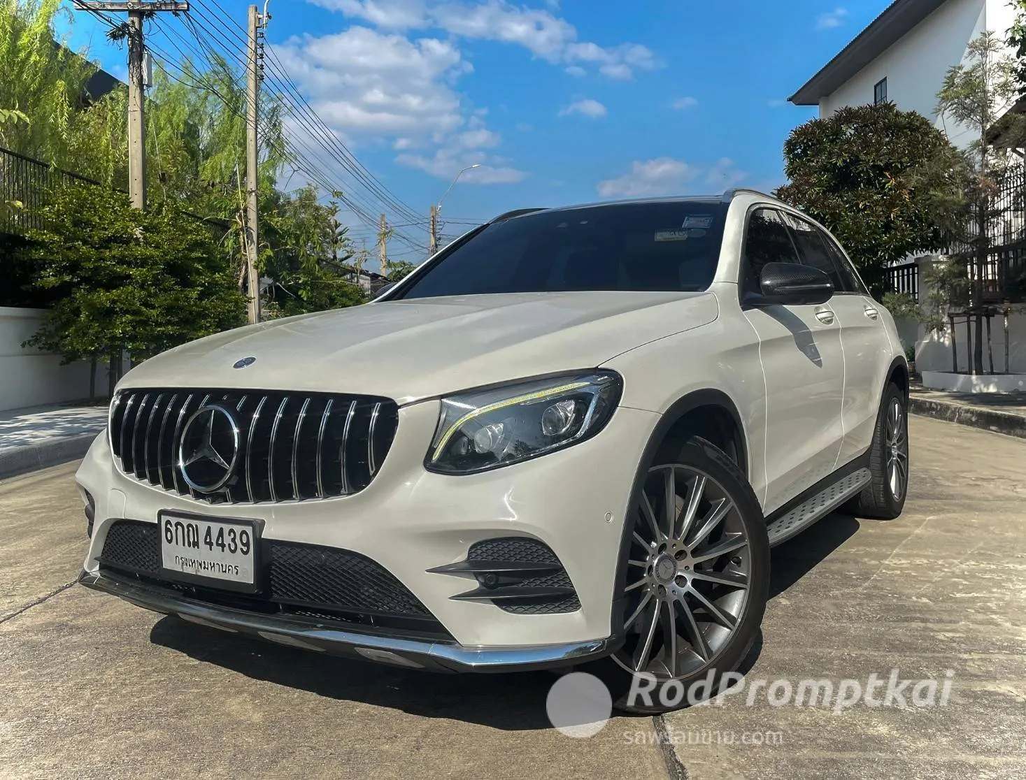 2017-mercedez-benz-glc-class-250d-21-4matic-amg-dynamic-4wd-bangkok-71234818